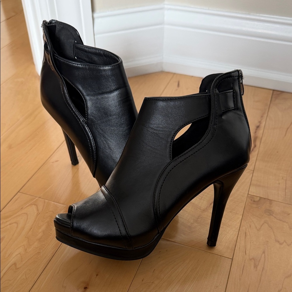 Black Faux Leather Peep-Toe Stiletto Booties Sleek Cut-Out Ankle Heels, Size 7